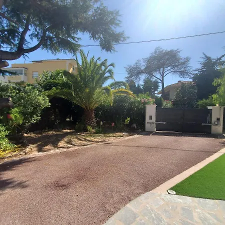 Apartment Port T2 58m2 Climatise Avec Terrasse, Parki Frejus