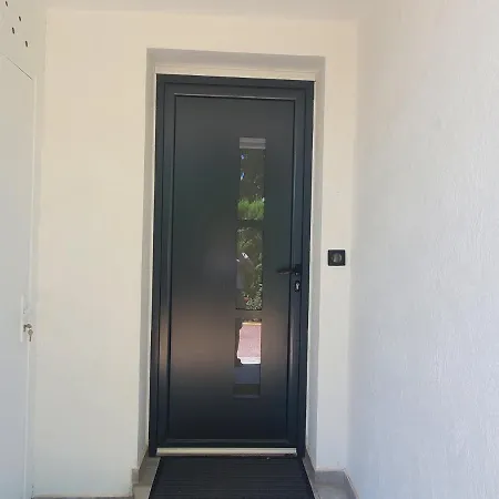 Apartment Port T2 58m2 Climatise Avec Terrasse, Parki