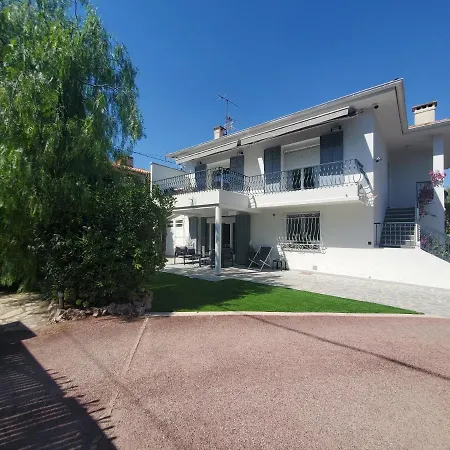 Port T2 58m2 Climatise Avec Terrasse, Parki Apartment
