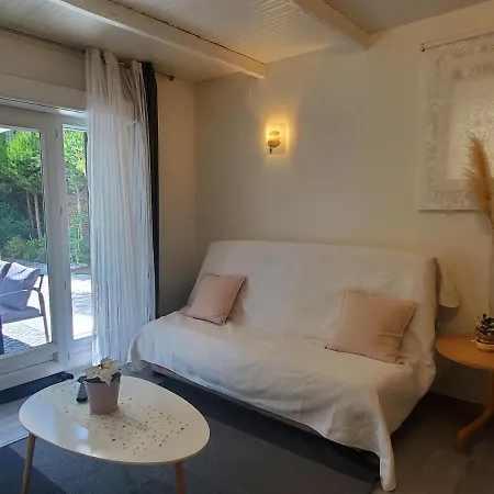 Port T2 58m2 Climatise Avec Terrasse, Parki Apartment